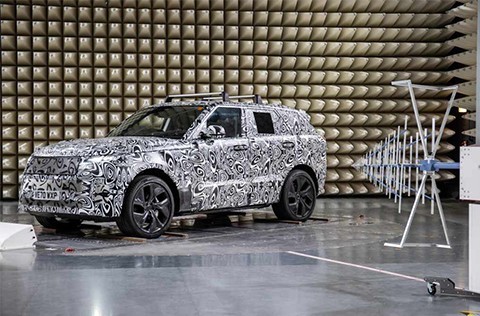 Jaguar Land Rover se připravuje na elektrifikovanou budoucnost díky novému testovacímu zařízení