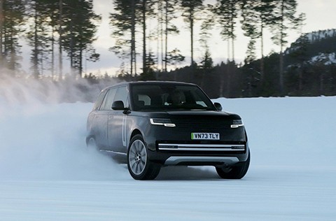 Nový elektrický Range Rover: Testován tak, aby byl lídrem